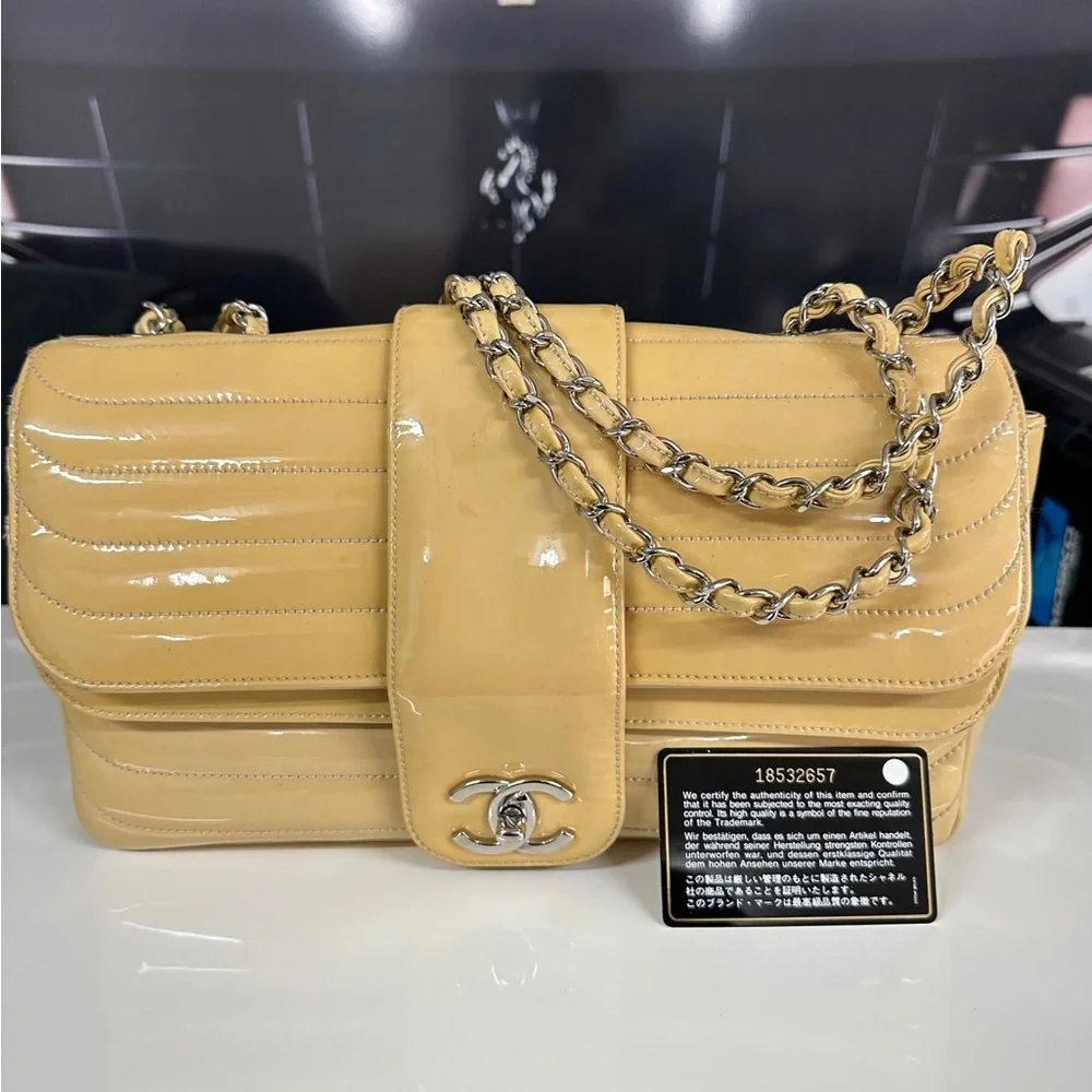 Chanel - Picture 5 of 8